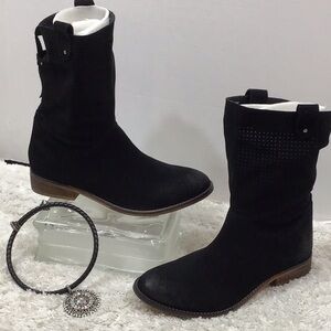Rebels Trina black suede mid boots NWOT